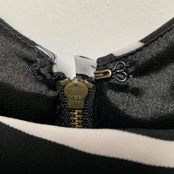 EXPRESS Black & White Striped Ruched Mini Dress - Picture 6 of 8